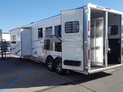 horse trailer with slide out